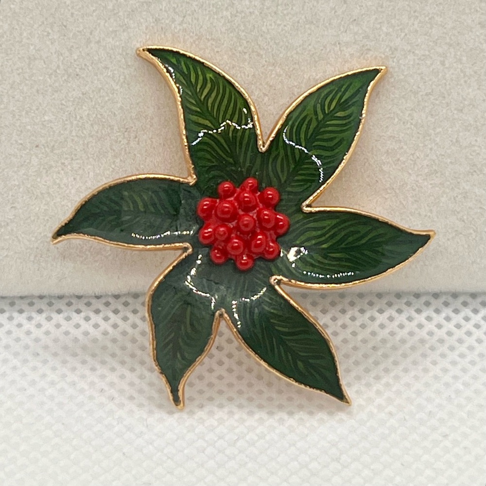 Vintage Enamel Poinsettia Christmas‎ Holiday Brooch Wreath Pin